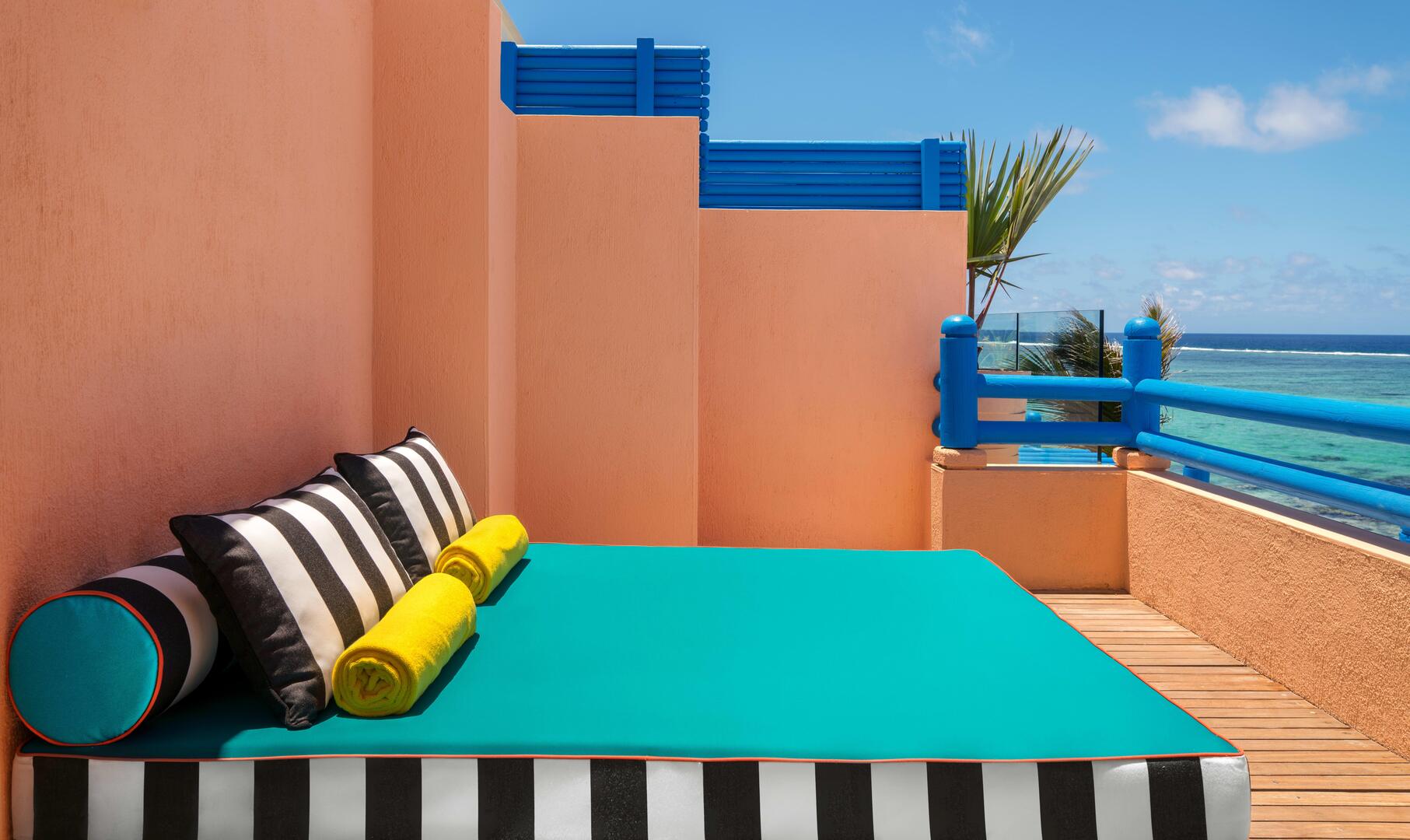 Relaxing area with ocean view at Salt of Palmar.